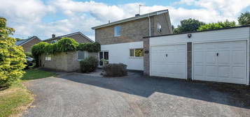 5 bedroom detached house