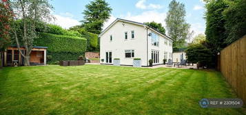 5 bedroom detached house