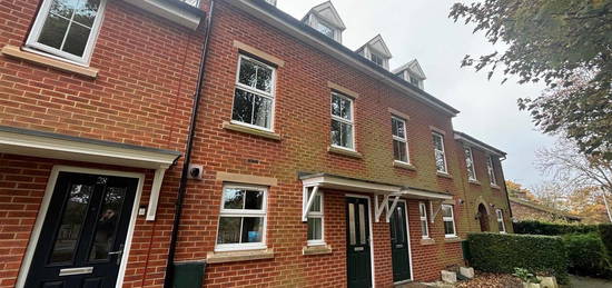 Town house to rent in Ayden Grove, Newton Hall, Durham DH1