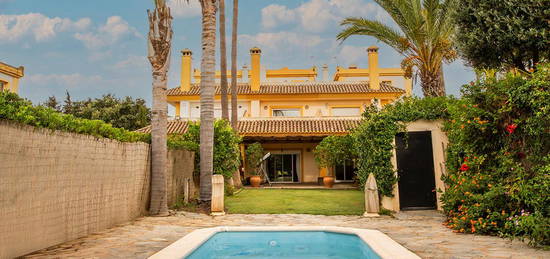 Casa adosada en venta en Urbanización San Roque Club, Sotogrande Alto