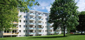 Mit Blick ins Grüne gelegene 4-Raum-Wohnung mit Balkon