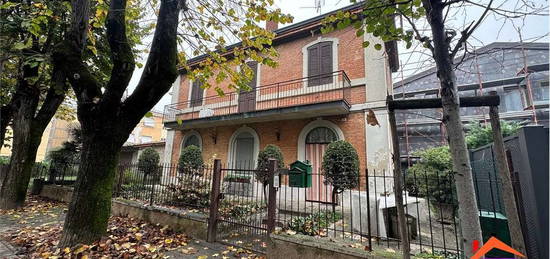 Villa unifamiliare via Cavour, 25, Centro, Orzinuovi