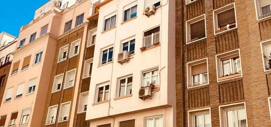 Alquiler de Piso en calle de Baltasar Gracián, 21