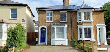 3 bedroom semi-detached house to rent