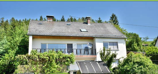 2-Familienhaus in Aussichtslage mit großem, sonnigem Grundstück