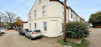 2 bed maisonette for sale