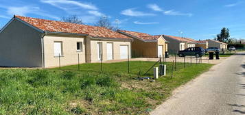 Maison de plain-pied  à louer, 4 pièces, 3 chambres, 91 m²