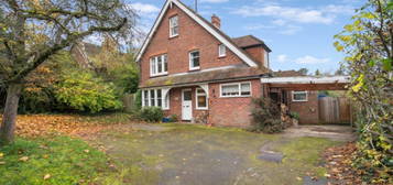 6 bed detached house for sale