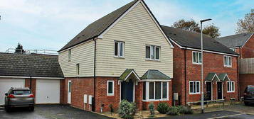 4 bedroom link detached house for sale