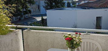 Appartement refait a neuf terrasse 600 m plage