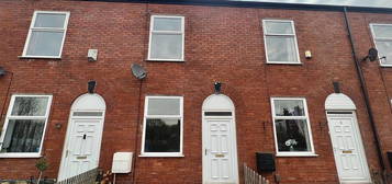 Terraced house to rent in Read Street West, Hyde SK14