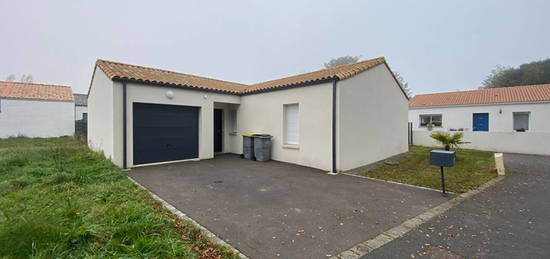 Maison de plain-pied  à louer, 4 pièces, 3 chambres, 80 m²