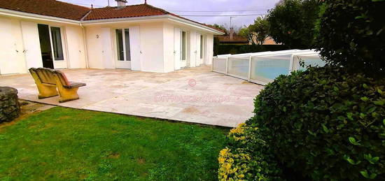 Maison 4 chambres avec piscine grand terrain