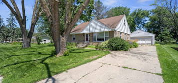 1368 Cormier Rd, Green Bay, WI 54313