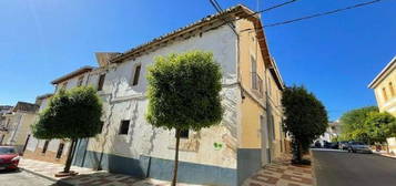 Casa en plaza Los Malagueños en Alhama de Granada