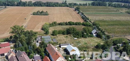 Prodej rozsáhlé patrové budovy a skladovací haly, Ploskovice