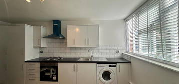 2 bed flat to rent