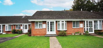 Bungalow to rent in Little Dene Copse, Pennington, Lymington SO41