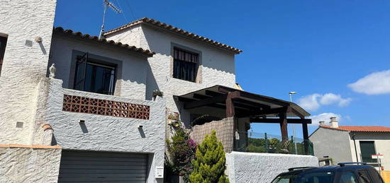 Chalet adosado en venta en calle Joaquim Vayreda