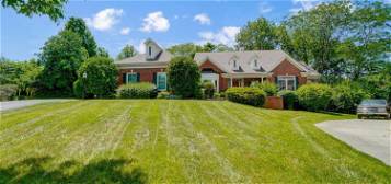 7407 Avenel Ct, West Chester, OH 45069