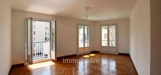 Appartement  à louer, 3 pièces, 2 chambres, 80 m²