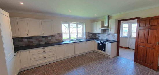 4 bedroom detached bungalow to rent