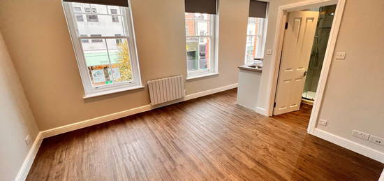 Room to rent in High Street, Barnet EN5