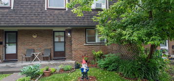 60 Prince Of Wales Dr #11E, Belleville, ON K8P 2T7