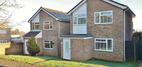 Detached house to rent in Kingfisher Drive, Banbury OX16