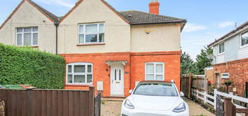 3 bed semi-detached house for sale