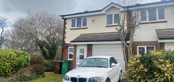 2 bedroom detached house