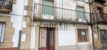 Casa en calle Marqués de Vadillo en Almarza