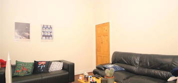 Flat to rent in Simonside Terrace, Heaton, Newcastle Upon Tyne NE6