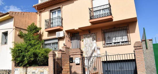 Casa adosada en venta en Cerca  Calvario, Otura