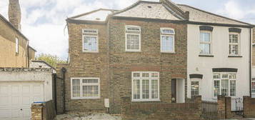 4 bed semi-detached house for sale