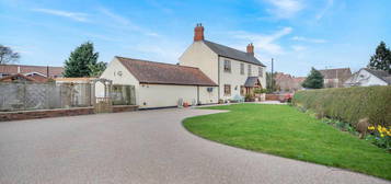 5 bedroom link detached house for sale