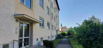 Im Zentrum, ruhige Wohnung mit Loggia