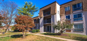 7952 Seven Woods Dr Apt D, Alexandria, VA 22309