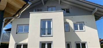 Erstbezug exklusive 3-Raum-Wohnung mit gehobener Innenausstattung, Balkon und EBK in Neubeuern