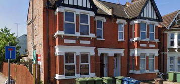 Flat for sale in Welldon Crescent, Harrow HA1