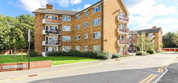 Flat to rent in Old Mill Court, Chigwell Road, South Woodford E18