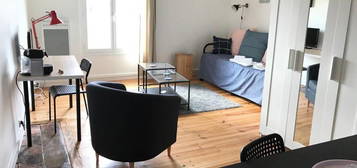 Studio meublé  à louer, 1 pièce, 27 m², Étage 1/–