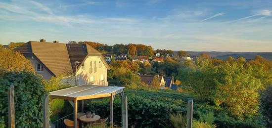 Juwel in Bestlage mit traumhaftem Ausblick - Familientraum Nähe Dorfzentrum von BO-Stiepel