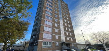 Flat to rent in Eastfield Road, Enfield EN3