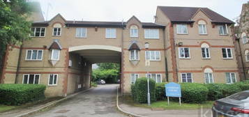 Flat for sale in Finsbury Court, Parkside, Waltham Cross EN8