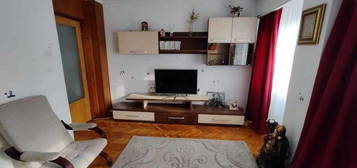 Inchiriez apartament 3 camere, ultracentral, Pitesti