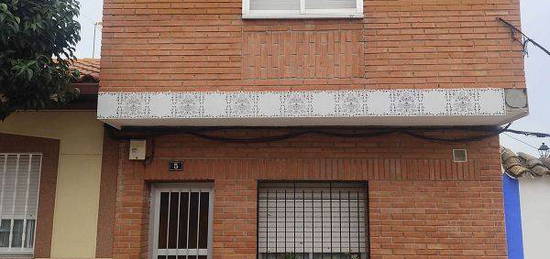 Casa adosada en plaza Gran Capitán en Picón