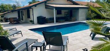 Pessac Magonty. Maison Plain Pied 4 Chambres – 2 Salles d’Eau – Piscine Chauffée. Excellent Etat. Calme