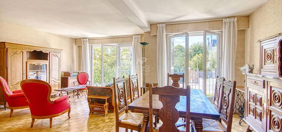 Versailles Rive-Droite Appartement 87  m² carrez avec balcon, ascenseur et parking