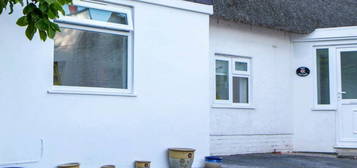 2 bed semi-detached bungalow to rent